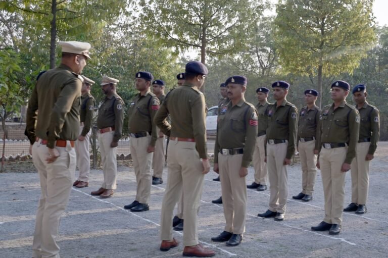 SP Anjaneya Varshney : एसपी आंजनेय वार्ष्णेय ने किया सरिया थाने का वार्षिक निरीक्षण, अच्छे टर्न आउट वाले पुलिसकर्मी हुए पुरस्कृत