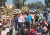 Raigarh Farmer Protest : धान खरीदी की मांग को लेकर नवापारा टेंडा में किसानों का चक्का जाम; तहसीलदार के आश्वासन के बाद खुला मार्ग
