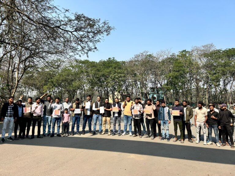 Chhattisgarh Teacher Recruitment 2023 : शिक्षक भर्ती को लेकर युवा कांग्रेस का हल्ला बोल: रायगढ़ कलेक्टर को सौंपा ज्ञापन, 2300 पदों पर तत्काल नियुक्ति की मांग
