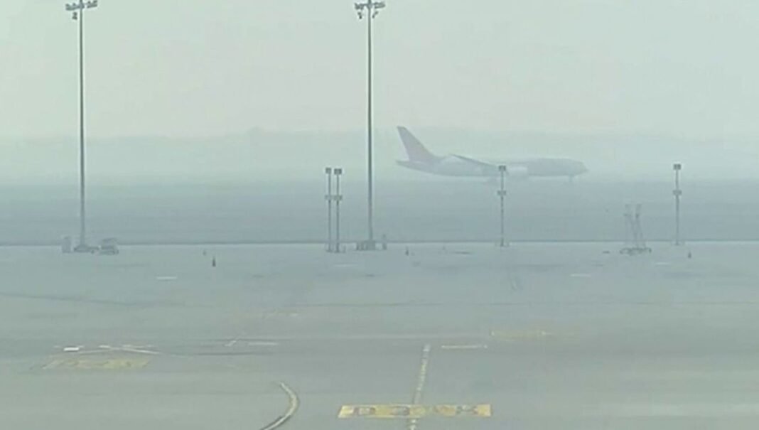 M.P News : मध्य प्रदेश में कोहरे का कहर! भोपाल की उड़ानें रद्द, 24 ट्रेनें घंटों लेट, जनजीवन प्रभावित