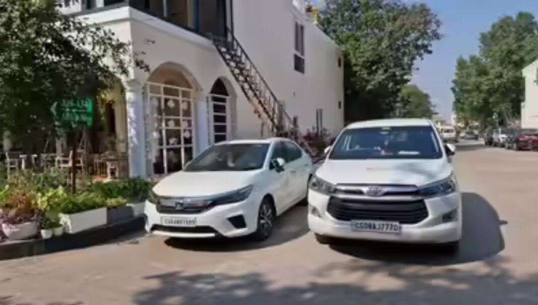 रायपुर में कस रहा IT का शिकंजा! लोहा कारोबारियों के ठिकानों पर दबिश जारी, बढ़ा जांच का दायरा, 200 अधिकारी कर रहे छानबीन