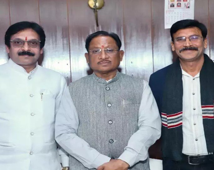 TET controversy : TET विवाद पर दिल्ली पहुंचे शालेय शिक्षक संघ के पदाधिकारी, प्रधानमंत्री से मिलकर सौंपेंगे ज्ञापन