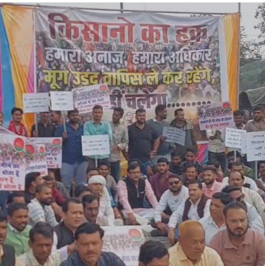 Jabalpur News : जबलपुर में मूंग-उड़द खरीदी को लेकर बवाल, भुगतान न मिलने से किसान सड़कों पर उतरे