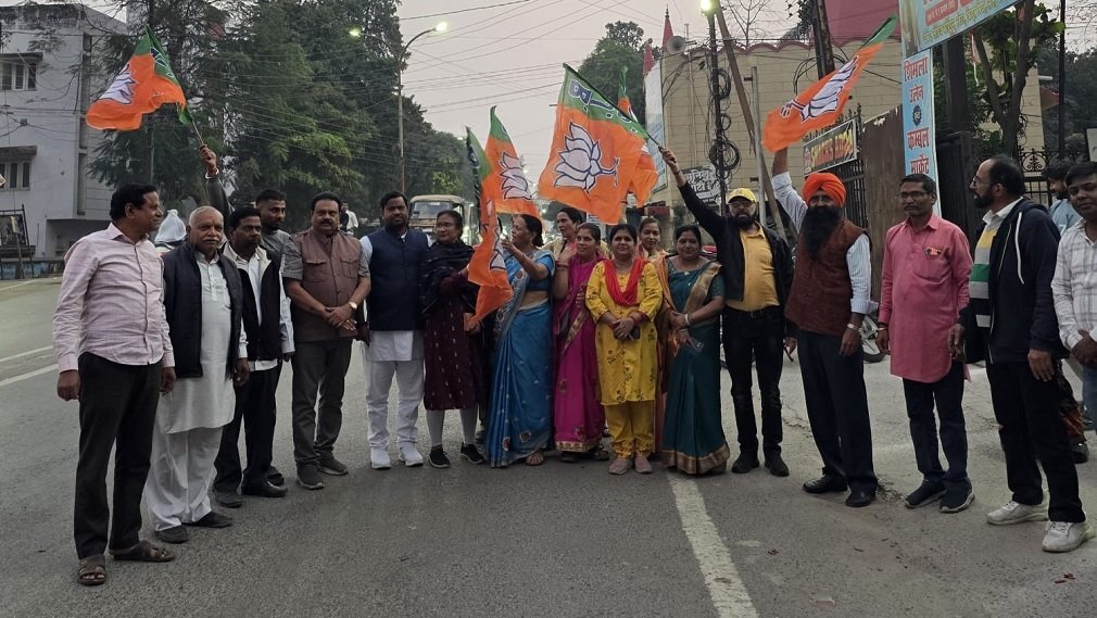 CG NEWS : नितिन नवीन के भाजपा राष्ट्रीय अध्यक्ष बनने पर कार्यकर्ताओं ने मनाया जश्न, आतिशबाजी कर बांटे लड्डू