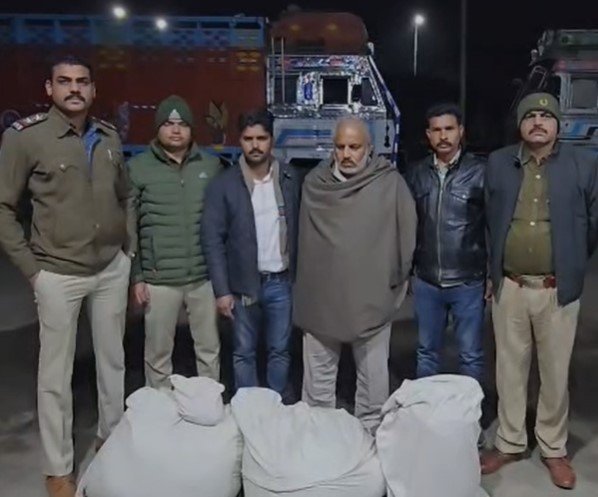 Indore News : रात्रि गश्त के दौरान पुलिस की बड़ी कार्रवाई: ट्रक से 87 किलो डोडा चूरा जब्त, पंजाब का ड्राइवर गिरफ्तार