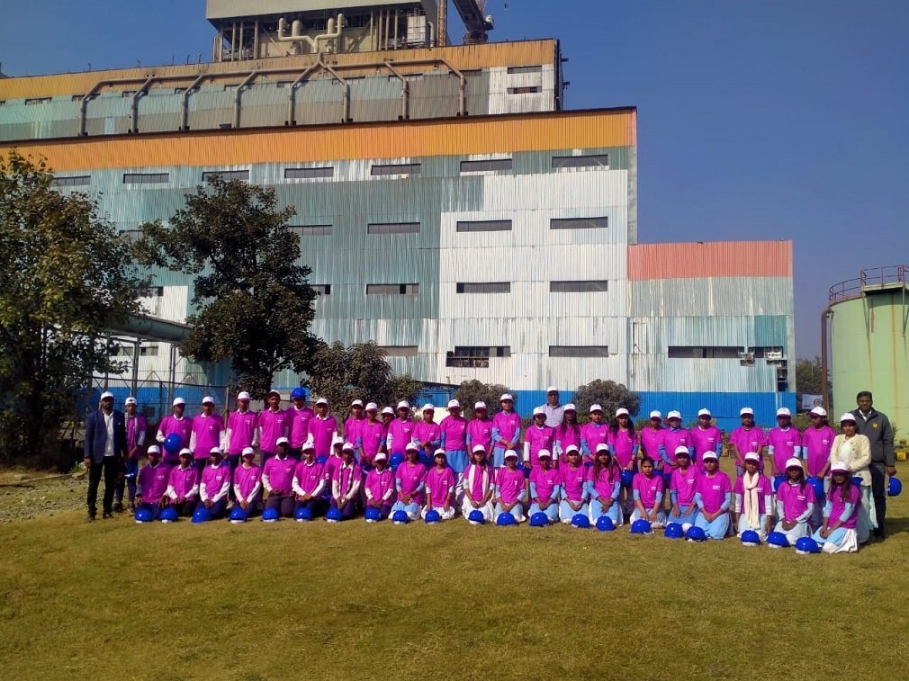 Singrauli News: बिहरा स्कूल के बच्चों ने अदानी पावर प्लांट का किया भ्रमण, बिजली उत्पादन की प्रक्रिया को समझा