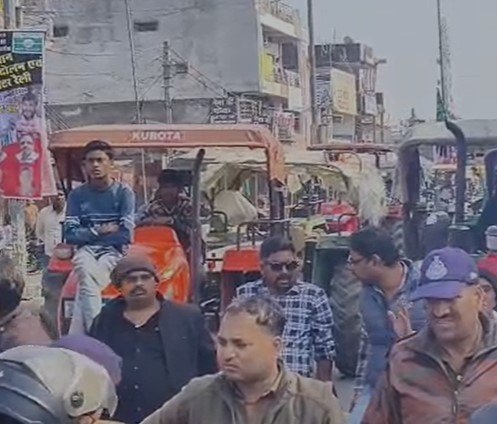 Jabalpur News : जबलपुर में किसानों का जंगी प्रदर्शन: हजारों किसान ट्रैक्टरों के साथ सड़क पर, समर्थन मूल्य, बिजली और खरीदी में भ्रष्टाचार के मुद्दों पर हल्ला बोल