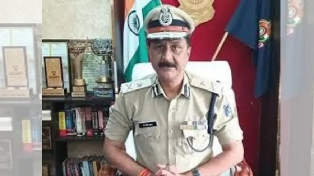 16 IPS officers transferred : संजीव शुक्ला बने रायपुर के पहले पुलिस कमिश्नर, 16 IPS अफसरों का बड़ा तबादला