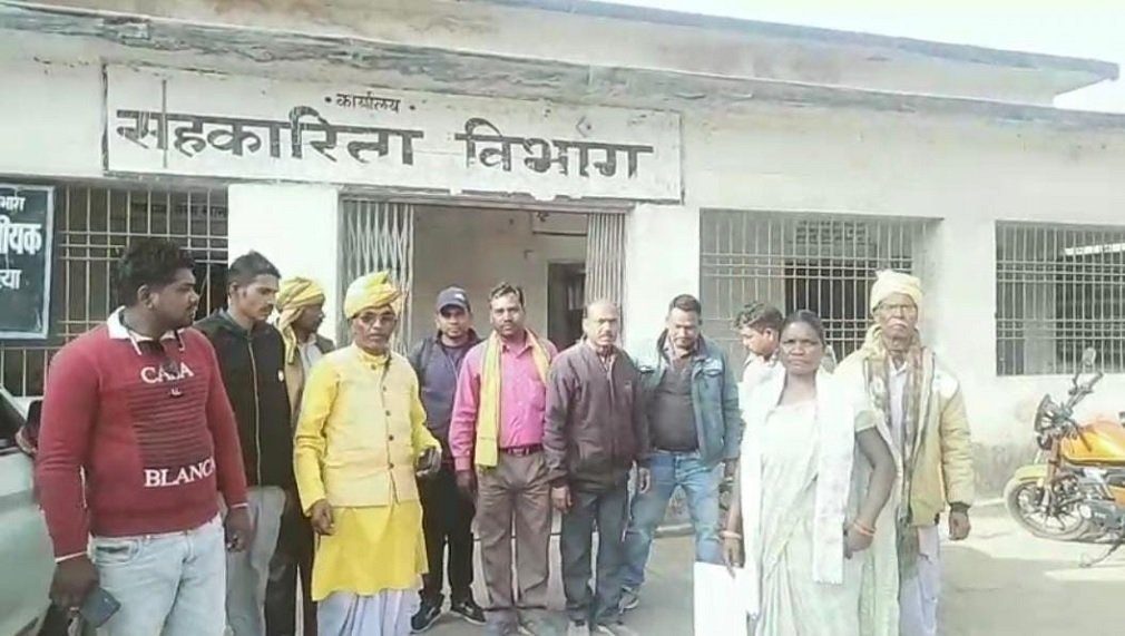 CG NEWS: हमाली भुगतान और आदिवासी अध्यक्ष नियुक्ति की मांग, 5 दिन में समाधान नहीं हुआ तो चक्का जाम की चेतावनी