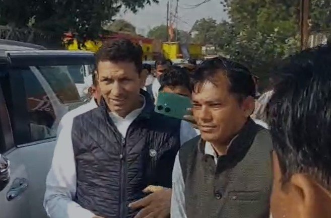 Barwani News : बड़वानी प्रदेश पीसीसी चीफ जीतू पटवारी पूर्व गृहमंत्री बाला बच्चन के घर पहुंचे, बेटी प्रेरणा के निधन पर शोक संवेदना की व्यक्त