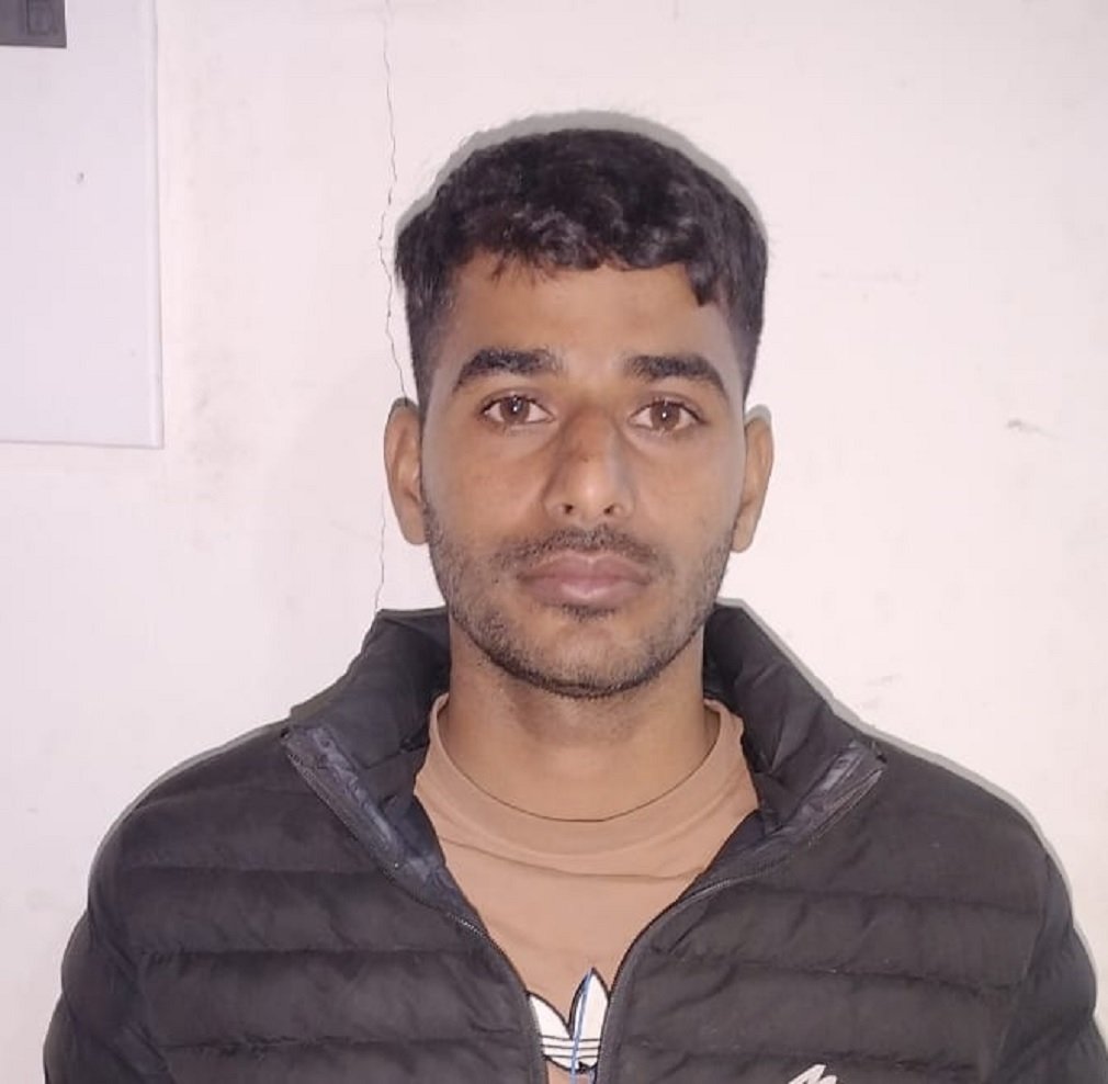 Indore News : इंदौर में दिल्ली पुलिस कांस्टेबल परीक्षा के दौरान नकल का प्रयास, इलेक्ट्रॉनिक डिवाइस के साथ अभ्यर्थी गिरफ्तार