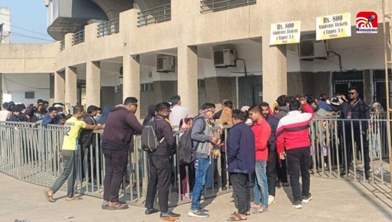 रायपुर : 23 को भारत–न्यूजीलैंड के बीच T-20 मैच,  टिकट के लिए इंडोर स्टेडियम में भारी भीड़, स्टूडेंट्स में जबरदस्त उत्साह