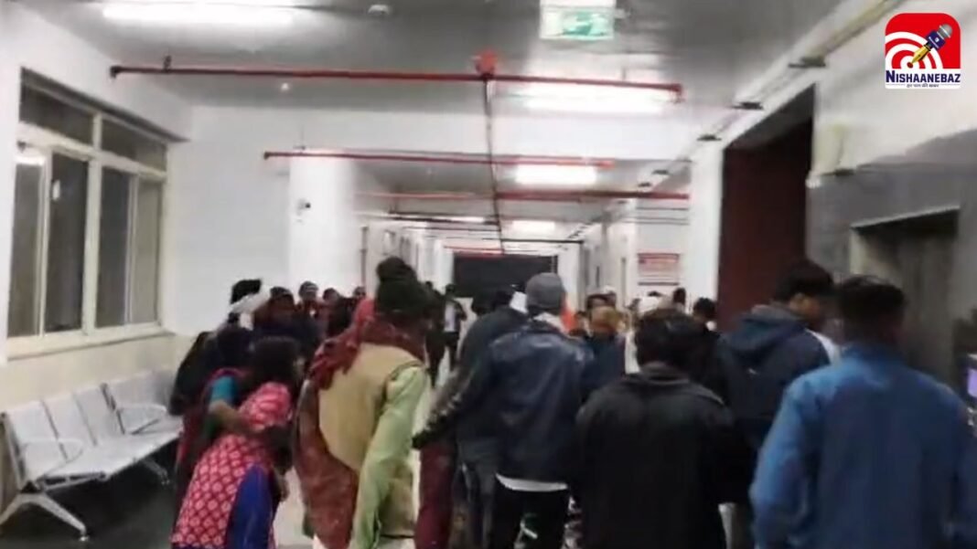 Khandwa Medical College Suicide : खंडवा मेडिकल कॉलेज में सनसनी: चौथी मंजिल से कूदकर मरीज ने की खुदकुशी; घर जाने की जिद पर अड़ा था शख्स, स्टाफ में मचा हड़कंप