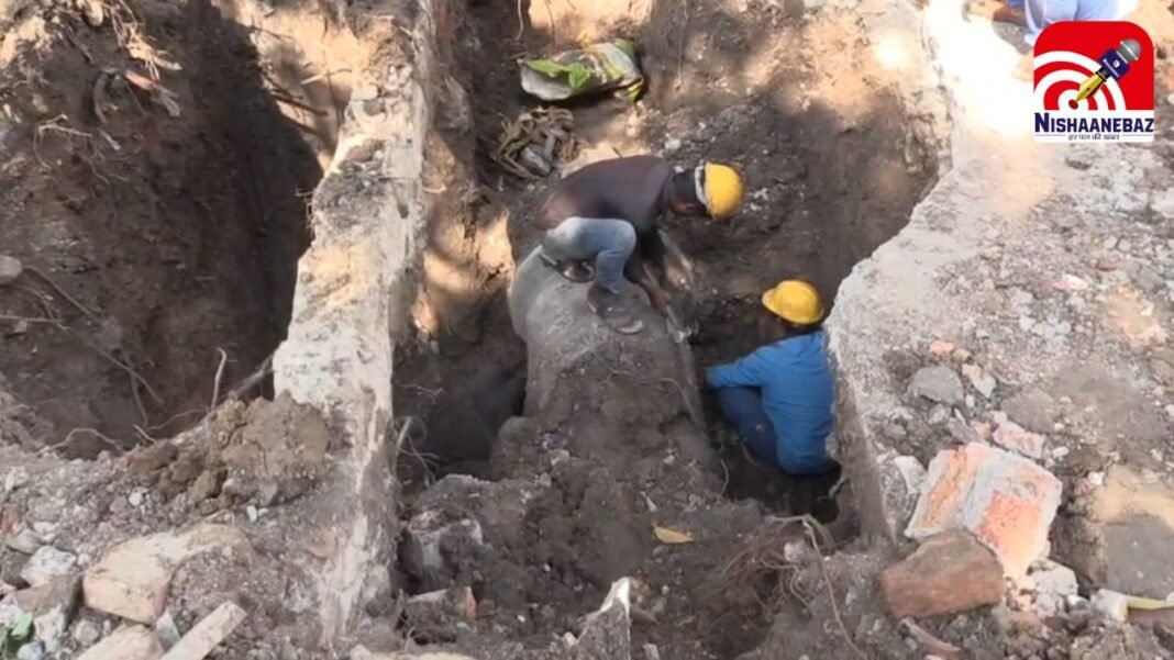 Indore water incident : लैब रिपोर्ट में ‘जहरीले’ पानी की पुष्टि; पाइपलाइन में लीकेज से मिल रहा था गंदा पानी, कलेक्टर ने की 4 मौतों की पुष्टि