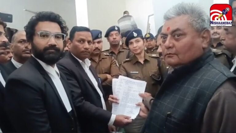 Rewa Police vs Lawyers : रीवा में पुलिस बनाम वकील : यातायात थाना प्रभारी पर भड़के अधिवक्ता, SP ऑफिस घेरकर दी सीधी चेतावनी