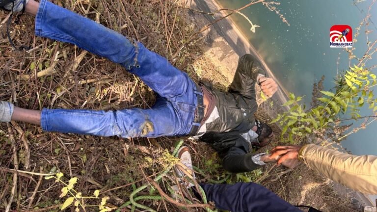 Bina-Simariya Road Tragedy : रीवा में दर्दनाक हादसा: अंधेरे में राह भटके और बाइक समेत नहर में गिरे तीन युवक; दो की डूबने से मौत, एक को सुरक्षित निकाला गया