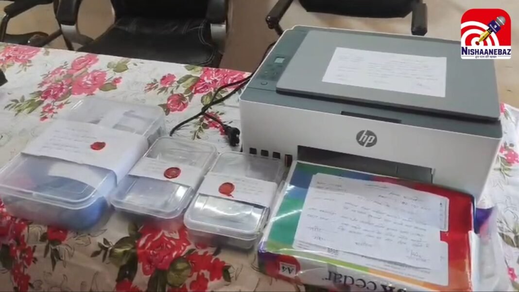 बड़वानी: कलर प्रिंटर से छप रहे थे ‘नकली नोट’, स्कॉर्पियो में ले जाते दो तस्कर गिरफ्तार; पुलिस ने जब्त किए हजारों के जाली नोट