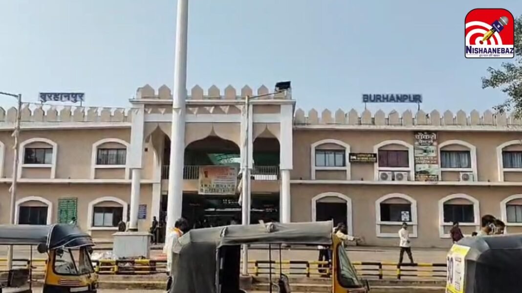 Illegal Vending Indian Railways : 600 से ज्यादा अवैध वेंडर और प्रतिबंधित सामान की बिक्री, भुसावल रेल मंडल में सुरक्षा दावों की खुली पोल