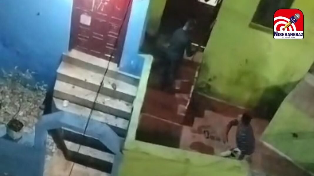 Jabalpur Belbag Crime : जबलपुर में आधी रात बदमाशों का तांडव: बेलबाग के कंजड़ मोहल्ले में घर और गाड़ियों में तोड़फोड़, वीडियो वायरल