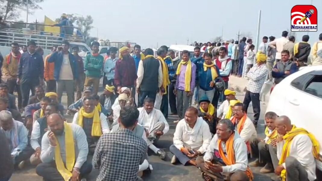 Jabalpur Hit and Run : खून से लाल हुआ जबलपुर-मंडला हाईवे : NHAI की लापरवाही के खिलाफ नारेबाजी, प्रदर्शनकारियों ने रोकी गाड़ियों की रफ्तार