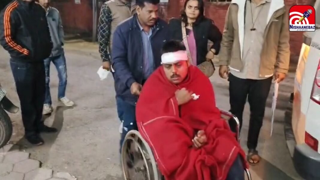 Indore Crime : इंदौर में खाकी पर हमला: सरेराह शराब पीने से टोका, तो बदमाशों ने ट्रैफिक जवान का पत्थर से फोड़ा सिर