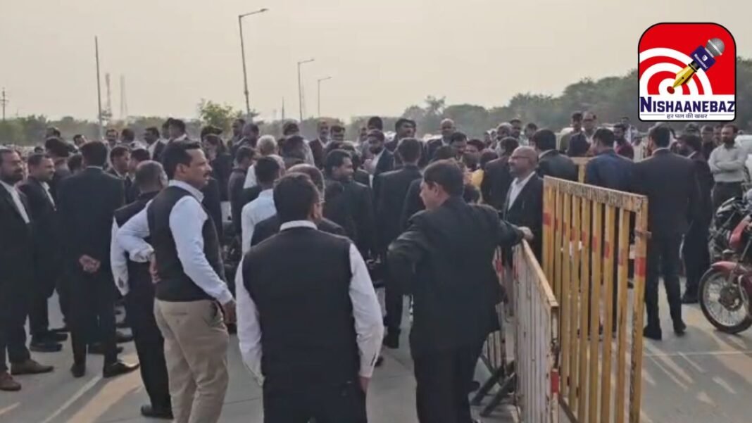 Rewa Model Court : रीवा मॉडल कोर्ट बना रणक्षेत्र: चालानी कार्रवाई से भड़के वकील, यातायात थाना प्रभारी और पुलिस बल को खदेड़ा बाहर