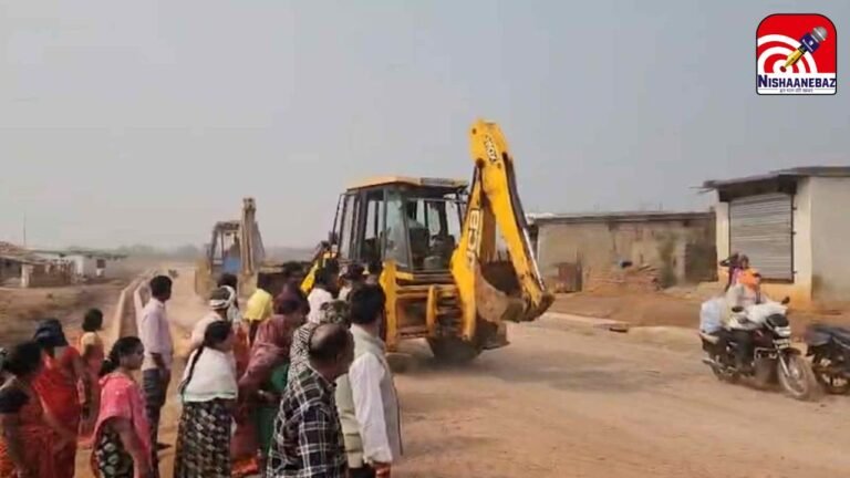 Naya Raipur Encroachment : नया रायपुर में अतिक्रमण हटाने पर भारी हंगामा; बुलडोजर के आगे लेटे ग्रामीण, 16 प्रदर्शनकारी हिरासत में