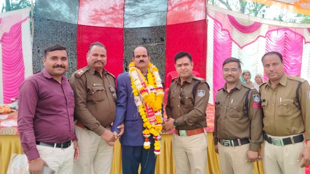 Shajapur Police Retirement : 39 साल की बेदाग सेवा के बाद सब इंस्पेक्टर छत्रसाल पवार हुए सेवानिवृत्त; नम आंखों से दी गई विदाई
