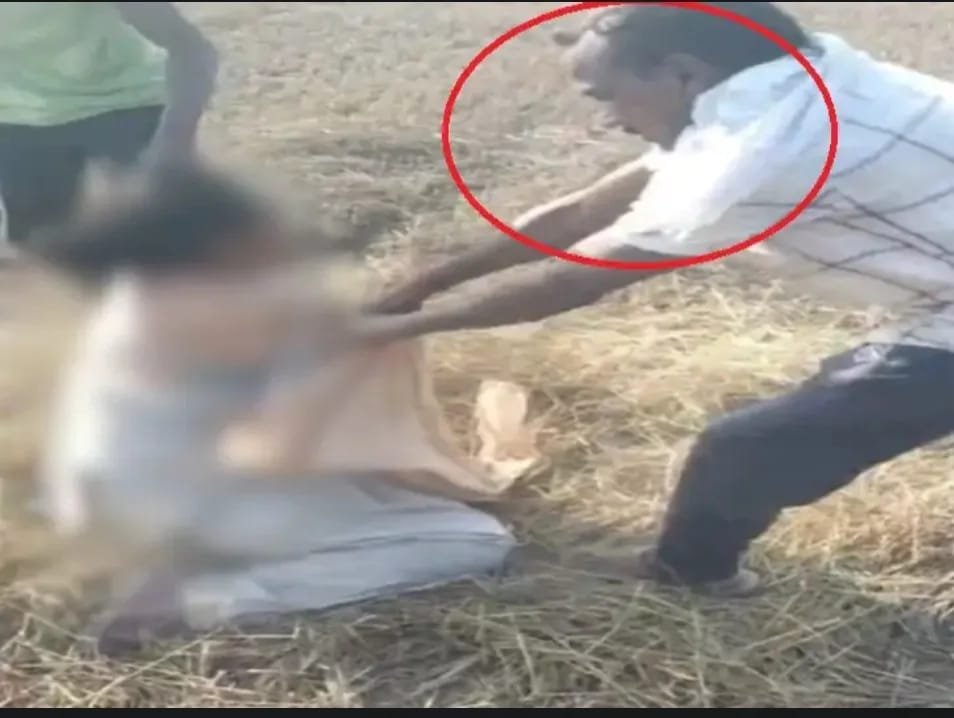 Tamnar Woman Constable Assault : जेल के गेट पर प्रदर्शन : साथी महिला आरक्षकों ने रोका पुलिस का वाहन, हमलावरों को फांसी देने की मांग