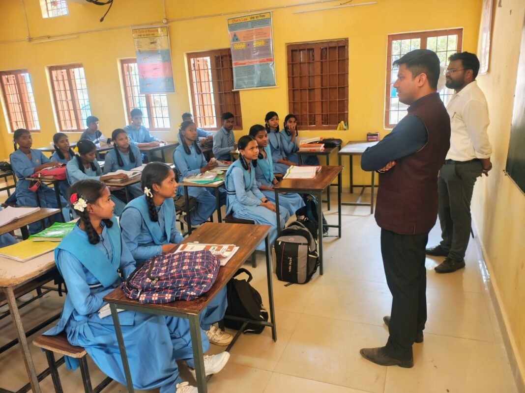 Niyad Nellanar Scheme Progress : सुकमा सीईओ का ‘एक्शन प्लान’: कोंटा में प्रतिदिन 20 आवास पूरे करने का टारगेट, लापरवाही पर गिरेगी गाज