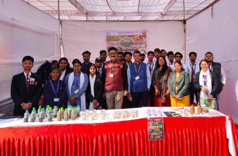 IEHE Bhopal Agriculture : गुलाब प्रदर्शनी में तकनीक का जलवा: IEHE भोपाल के छात्रों ने बनाया AI ऐप, फोटो खींचते ही बताएगा फसल के रोग