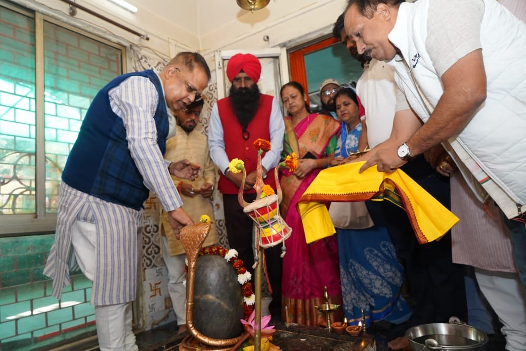 Somnath Swabhiman Parv Bilaspur : “अमिट है हमारी संस्कृति” : जेल रोड शिव मंदिर में विधायक अमर अग्रवाल ने की राष्ट्र की सुख-समृद्धि की कामना