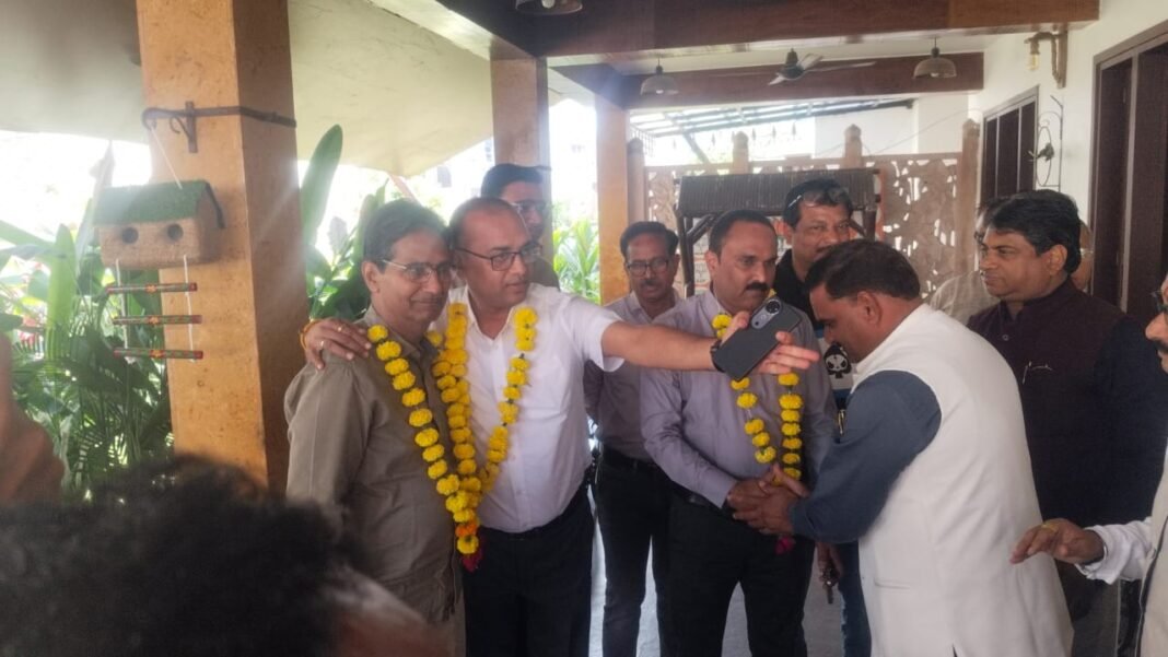 Red Cross Society Burhanpur Election : बुरहानपुर रेडक्रॉस सोसायटी में सुमित बोरले निर्विरोध अध्यक्ष निर्वाचित, पूरी टीम का हुआ सर्वसम्मति से चयन