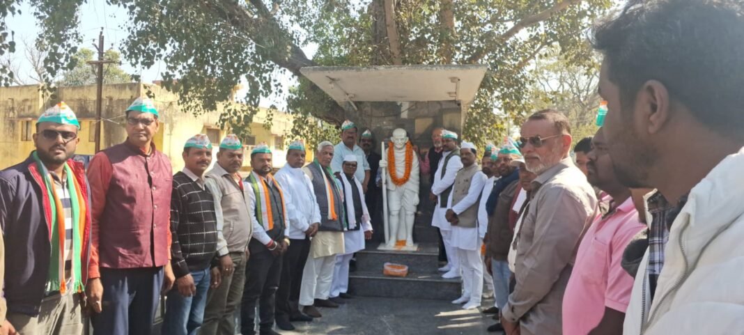 MNREGA Bachao Sangram Korea : कोरिया में ‘मनरेगा बचाओ संग्राम’: गांधी पार्क में कांग्रेसियों ने किया उपवास सत्याग्रह