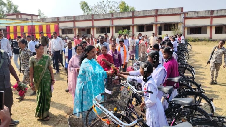 Lata Usendi Kondagaon : अलेख महिमा आश्रम के पास बनेगा सामुदायिक भवन: विधायक लता उसेंडी ने किया भूमिपूजन और लोकार्पण