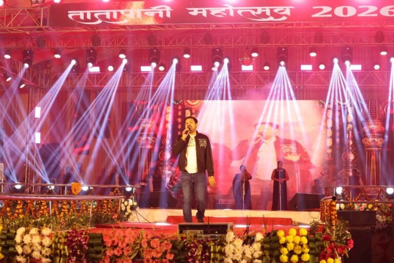 Tatapani Mahotsav 2026 : सुरों की लहरों से गर्म हुआ तातापानी : अनुज शर्मा की प्रस्तुति ने महोत्सव के उद्घाटन को बनाया ऐतिहासिक