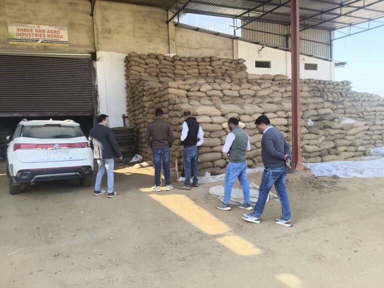 Chhattisgarh Paddy Scam Check : कोरिया प्रशासन की बड़ी स्ट्राइक : श्री राम राइस मिल सील, स्टॉक से गायब मिली साढ़े 6 हजार बोरी धान