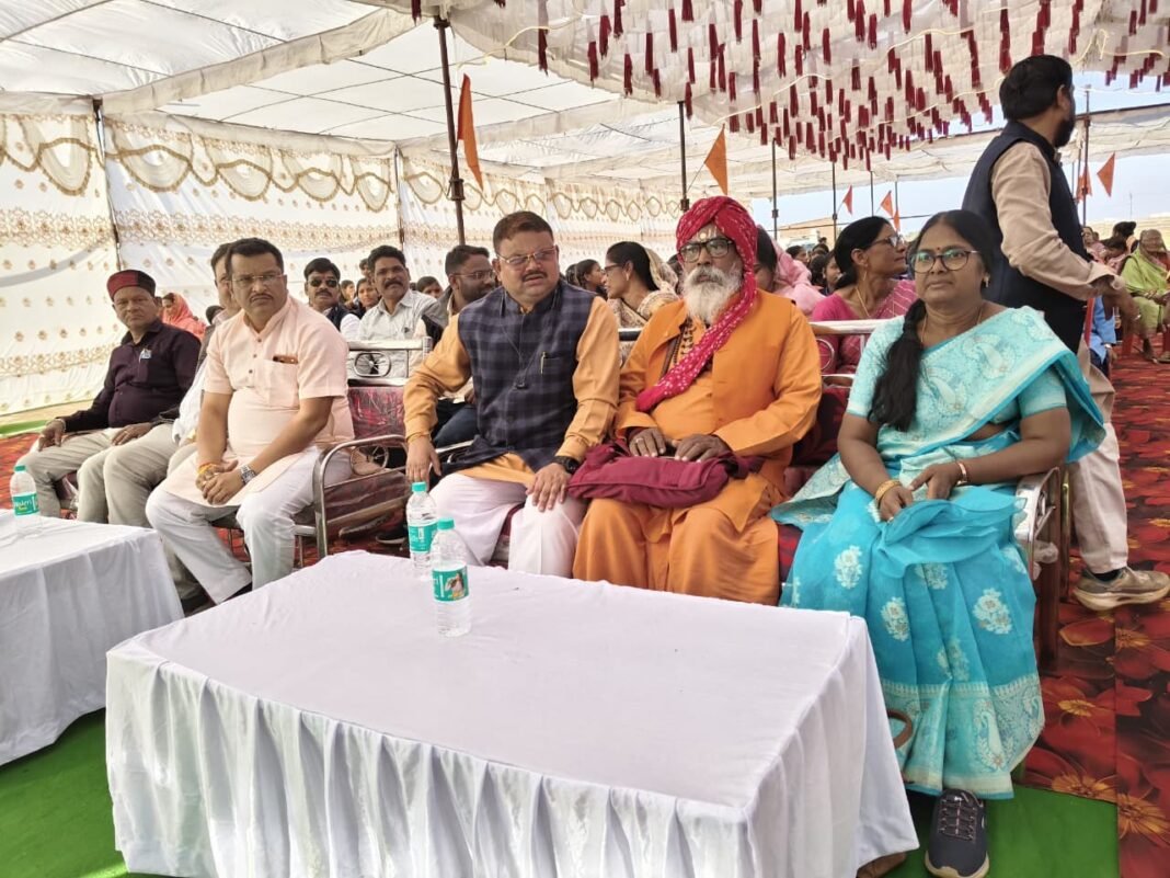 Hindu Sammelan Dharsiwa 2026 : धरसीवा ब्रेकिंग: भव्य हिंदू सम्मेलन में गूंजी एकता की हुंकार, हजारों ग्रामीणों ने दिखाई संगठन शक्ति