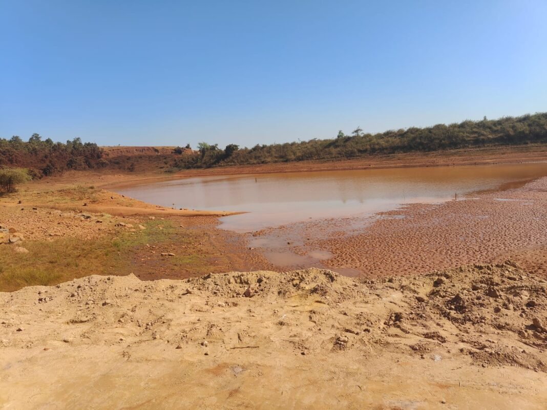 Bacheli Tailing Dam Issue : दलदल पर खड़ा किया जा रहा टेलिंग डैम: एसडीएम की छापेमारी में कंपनी के कर्मचारी फरार, निर्माण पर उठे सवाल