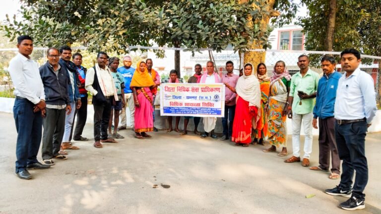 Legal Literacy Camp Gharghoda : घरघोड़ा में विधिक साक्षरता शिविर: ग्रामीणों को सिखाया बिजली बिल और उपभोक्ता अधिकारों का कानून