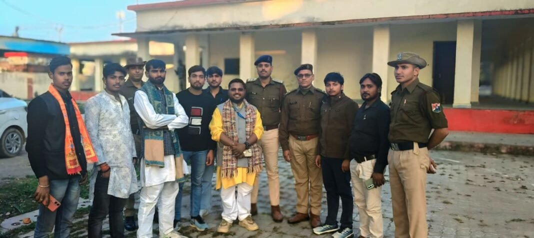 Chitrakoot Railway Station : चित्रकूट धाम दर्शन के बाद रेलवे स्टेशन पहुंचे समाजसेवी, यात्री सुविधाओं का लिया जायजा