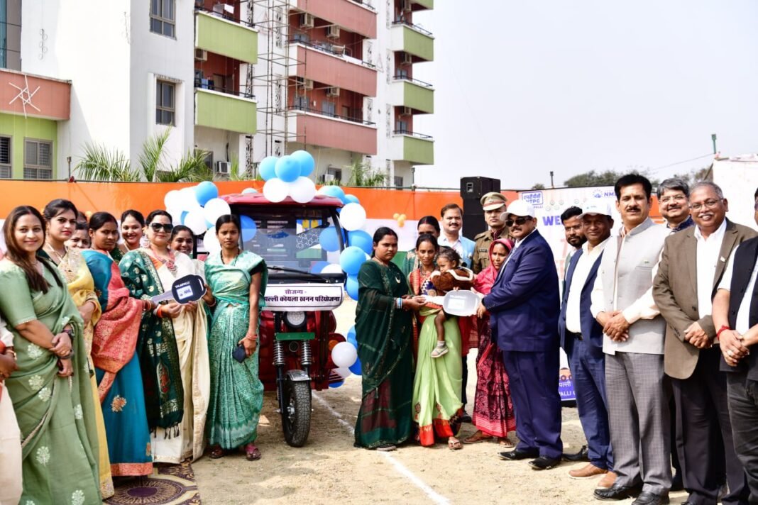 NTPC Talaipalli Republic Day : कोशल विहार टाउनशिप में सांस्कृतिक छटा: ड्रिल, झांकी और ई-रिक्शा की सौगात के साथ मना राष्ट्रीय पर्व