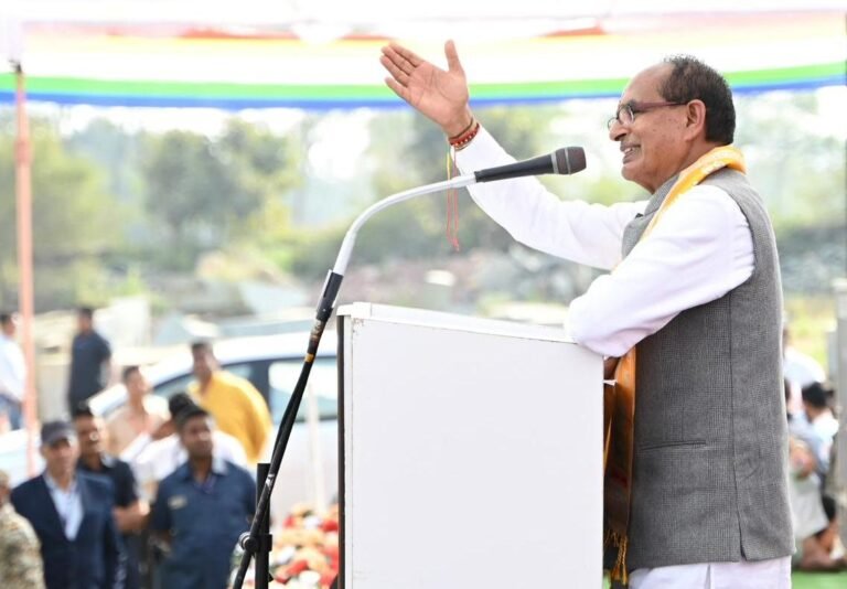 Acharya Vidyasagar Ji Samadhi Mahotsav : आचार्य विद्यासागर जी के सम्मान में चांदी का सिक्का और डाक लिफाफा जारी, शिवराज सिंह ने किया विमोचन