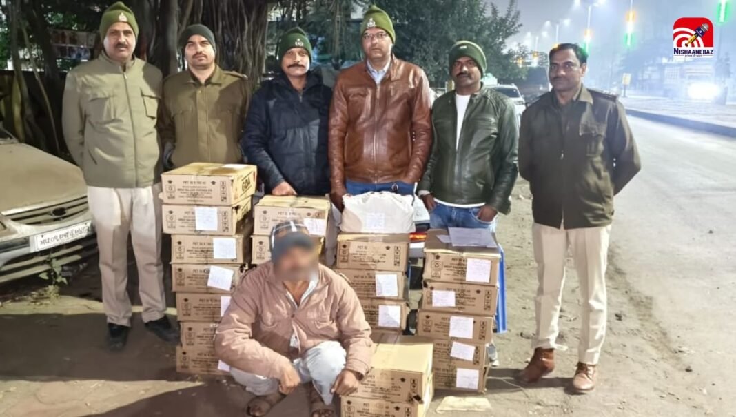 M.P News – इंदौर : राऊ पुलिस की बड़ी कार्रवाई, कार से 25 पेटी अवैध अंग्रेजी शराब जब्त