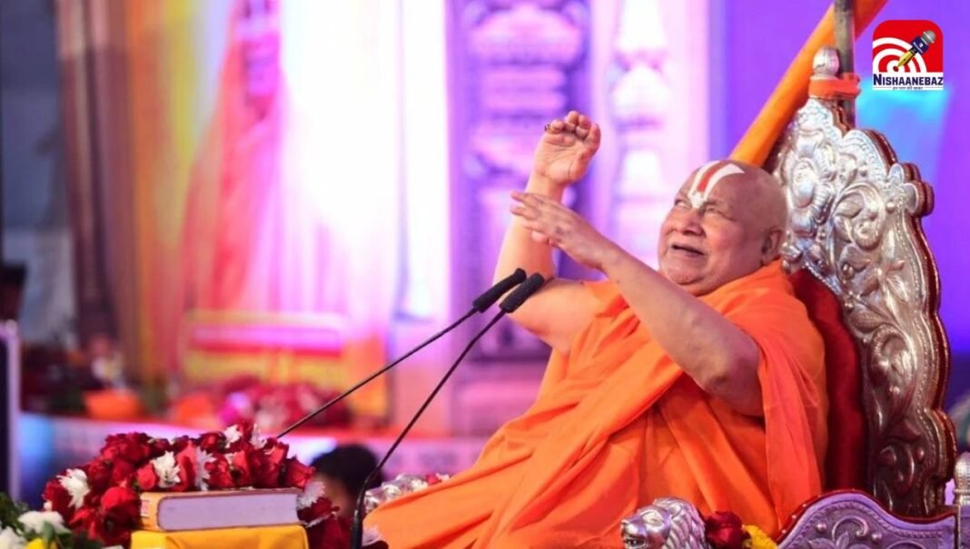 ग्वालियर पहुंचे जगतगुरु रामभद्राचार्य, शंकराचार्य अविमुक्तेश्वरानंद और दिग्विजय सिंह के बयानों पर तीखी प्रतिक्रिया