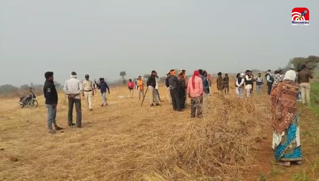 खंडवा : जमीन विवाद में युवक चढ़ा हाईटेंशन टावर पर, पूर्व विधायक पर कब्जे का आरोप