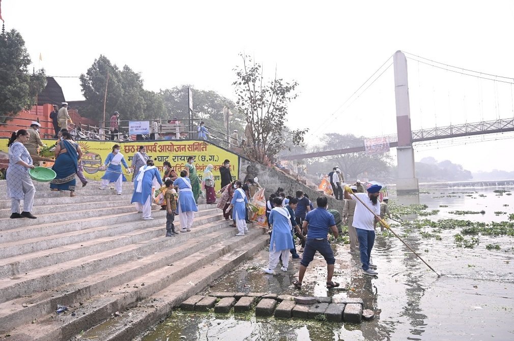 CG NEWS: खारून नदी में सफाई अभियान : “स्वछ जल स्वछ मन” का चौथा चरण संपूर्ण भारतवर्ष के 1500 स्थानों पर चलाया गया