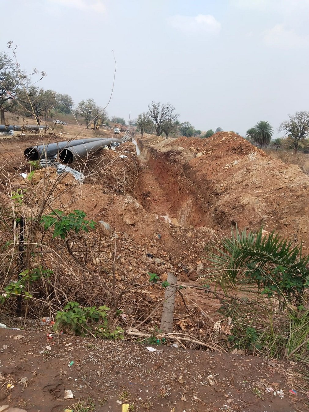 CG NEWS : सैलरी पाइपलाइन निर्माण में लापरवाही से हादसों का खतरा, ग्रामीणों में आक्रोश