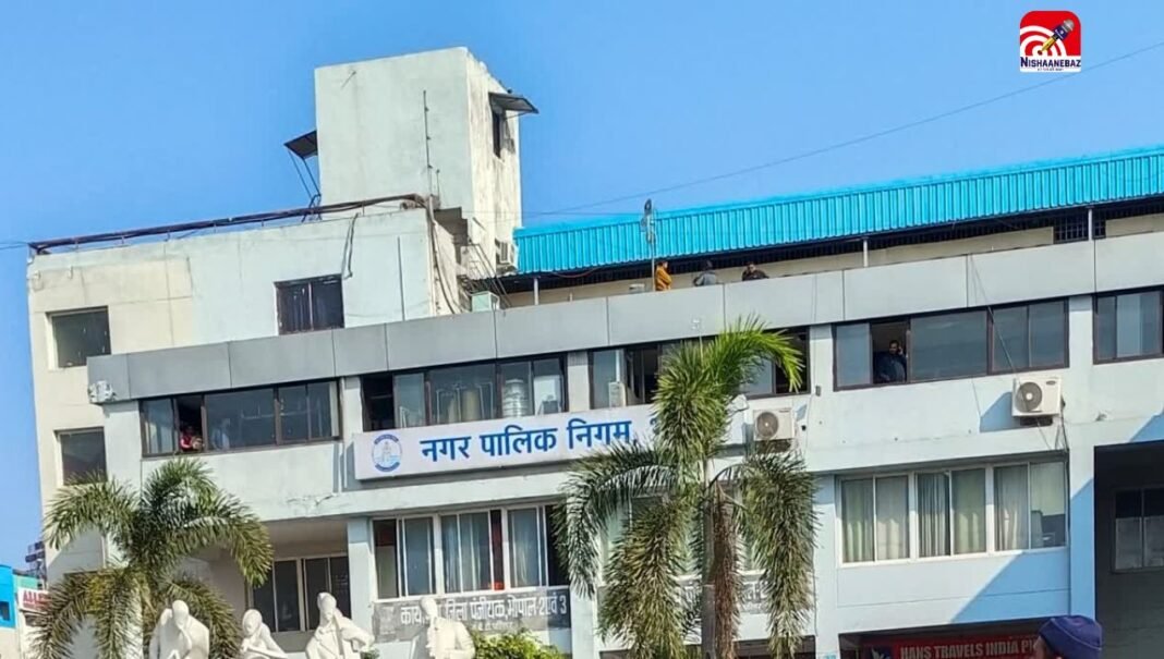 M.P News : भोपाल नगर निगम का बड़ा एक्शन, टैक्स बकायेदारों पर तालाबंदी, मैरिज गार्डन और बैंक्वेट हॉल संचालकों को नोटिस