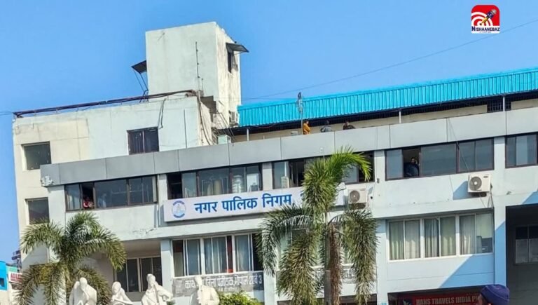 M.P News : भोपाल नगर निगम का बड़ा एक्शन, टैक्स बकायेदारों पर तालाबंदी, मैरिज गार्डन और बैंक्वेट हॉल संचालकों को नोटिस